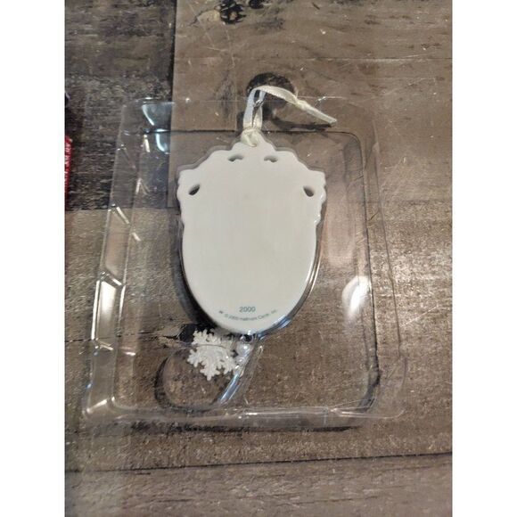 Hallmark Our Christmas together 2000 ornament xmas skating couple - Picture 4 of 4